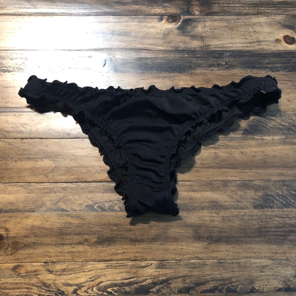 Ruffle cheeky bottom